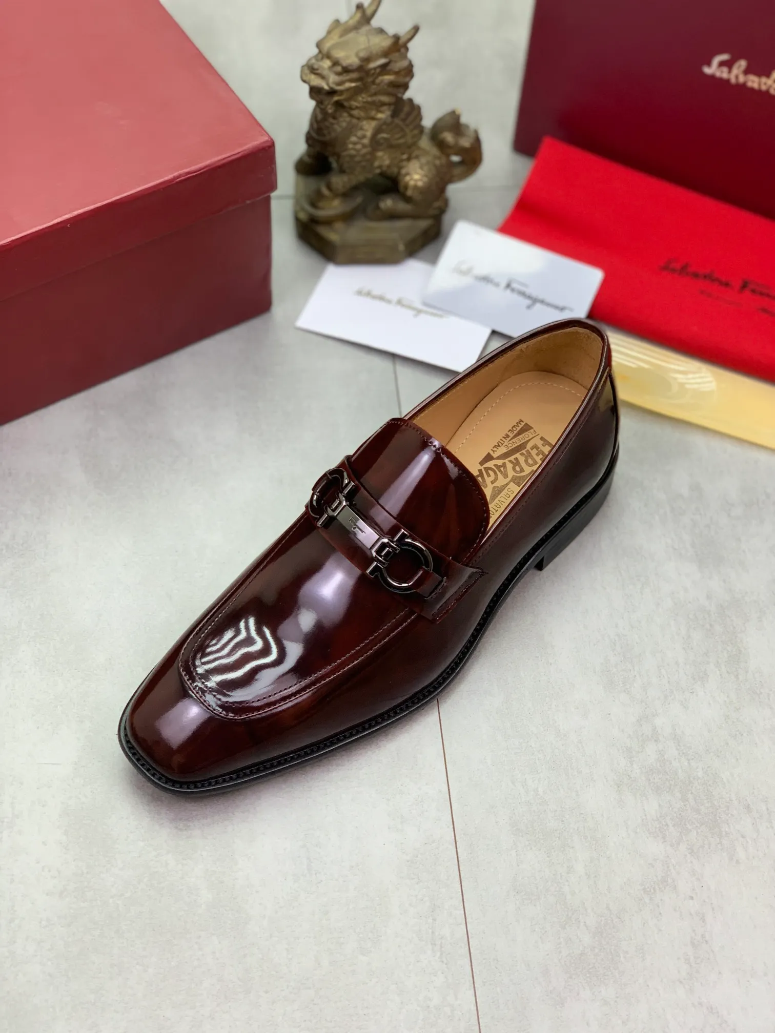 Men's men's shoes💰P460💰[New model]🆘 Water-dyed cow lining [Ferragamo] Ferragamo's latest men's over-the-foot business leather shoes🇨🇳Official website original 1:1 molding💯The first layer is made of Italian imported calfskin➕Luxurious genuine cowhide lining, soft and comfortable🌴High-end atmosphere, the first choice for high-grade men🍍38-45 Black Brown🉑️Select